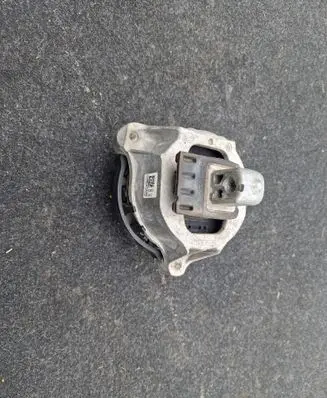 BMW 4 G22 G23 G24 G26 Engine mount bracket 6860472 240223