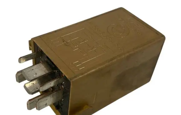 BMW 5 E39 Window wiper relay 8384505 61368384505