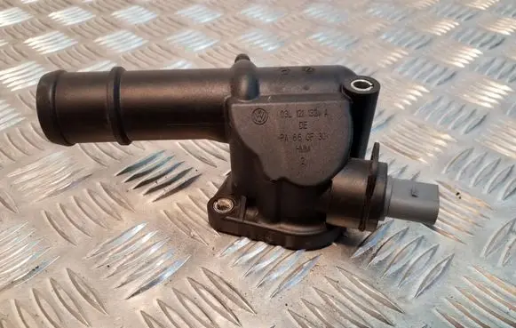 Audi A4 S4 B8 8K Engine coolant pipe/hose 03L121132A