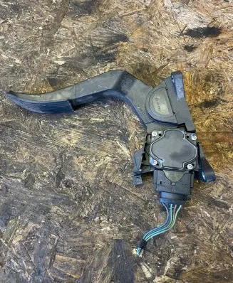Mercedes-Benz Sprinter W906 Accelerator throttle pedal A9013000404 0281002335