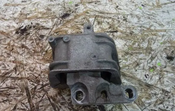 Volkswagen PASSAT B6 Engine mount vacuum valve 1K0199252