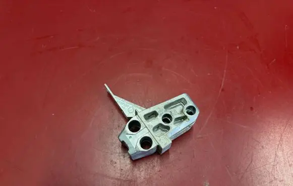 BMW X1 U11 Radiator mount bracket 8737337