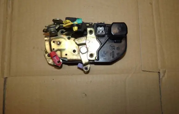 Chrysler Sebring (ST-22 - JR) Front door lock