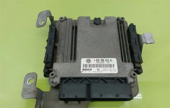Volkswagen Touran I Engine control unit/module 0281011450
