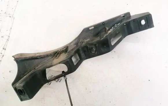 Volkswagen PASSAT B6 Front bumper mounting bracket 3C0807889