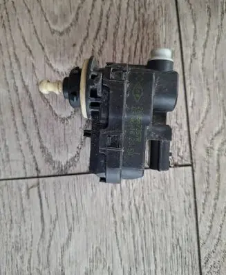 Headlight level adjustment motor
