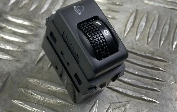 Infiniti QX80 Headlight level height control switch
