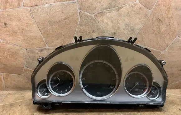 Mercedes-Benz E W212 Speedometer (instrument cluster) A2125409747