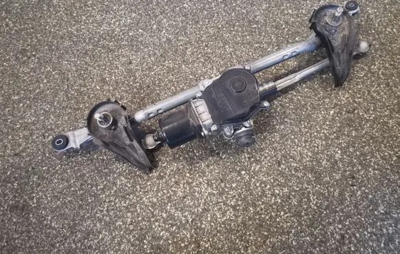 Mazda CX-3 Front wiper linkage and motor