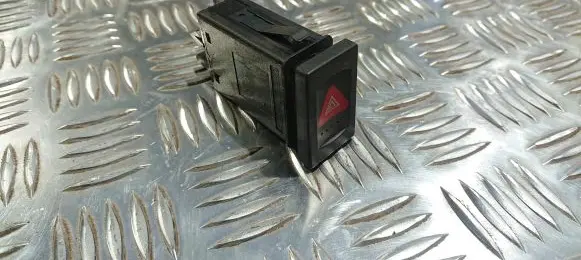 Volkswagen PASSAT B5 Hazard light switch