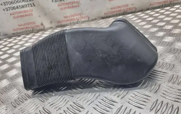 Audi A4 S4 B5 8D Air intake duct part 8D0129617E