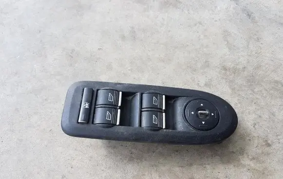 Ford Kuga I Electric window control switch
