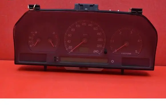 Volvo S70 V70 V70 XC Speedometer (instrument cluster) 9168144