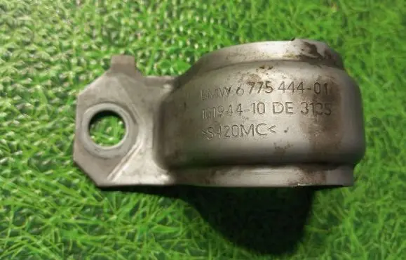 BMW 7 F01 F02 F03 F04 Sway bar bush bracket, front 6775444