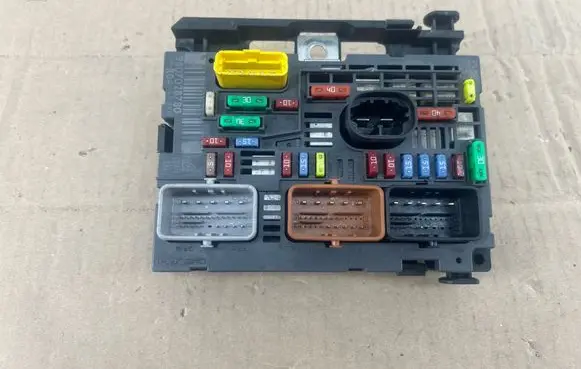 Peugeot Partner BSM Control unit 9807028780