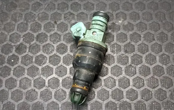BMW 5 E39 Fuel injector 0280150415