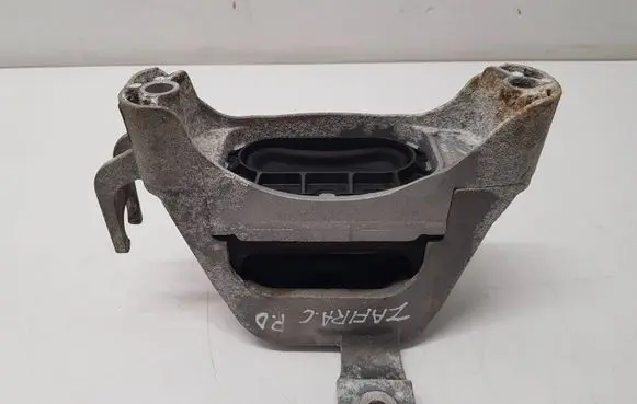 Opel Zafira C Engine mount bracket 13346761
