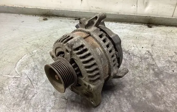 Honda CR-V Generator/alternator 1042105370