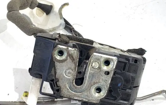 Nissan Qashqai Front door lock