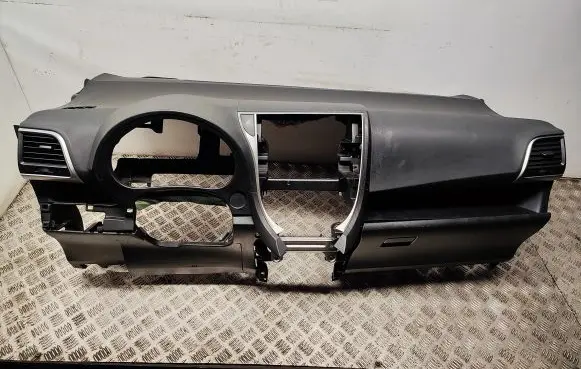 Toyota Verso-S Dashboard 5555152190 554165202 5542352050