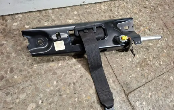 Volvo XC70 Front seatbelt 39860303