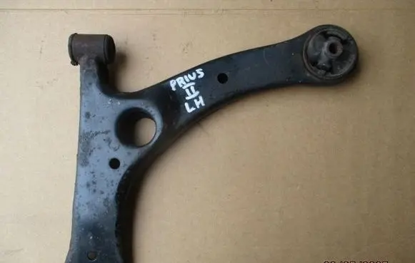 Toyota Prius (XW20) Front lower control arm/wishbone