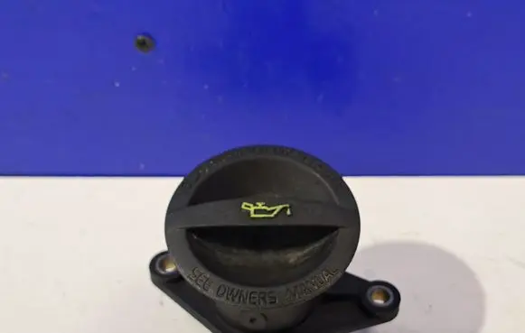 Volvo S60 Oil fill pipe 8692796