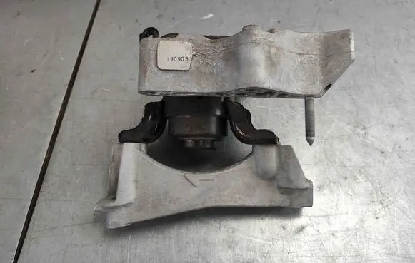 Lexus RX 450H Engine mount bracket 1230525050