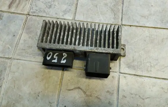 Renault Megane III Glow plug pre-heat relay 8200558438A