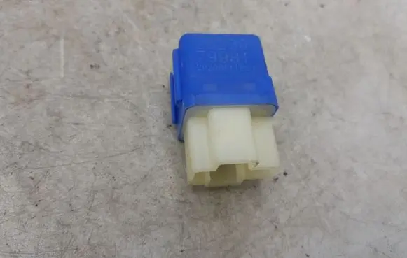 Nissan X-Trail T30 Other relay 2523079981
