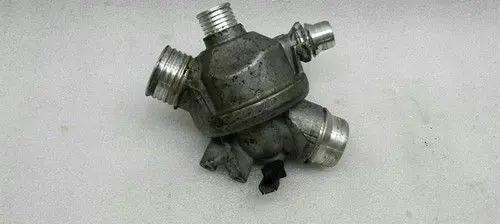 BMW Z4 E85 E86 Thermostat housing 11997710