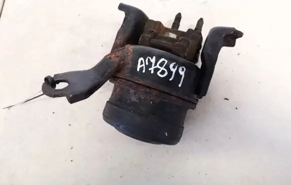 Toyota Avensis Verso Engine mount bracket