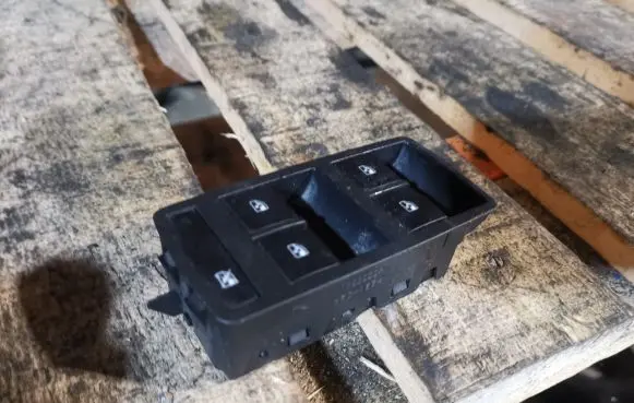 Opel Insignia A Electric window control switch 13305011