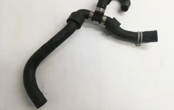 Volkswagen Tiguan Engine coolant pipe/hose 5N0122157