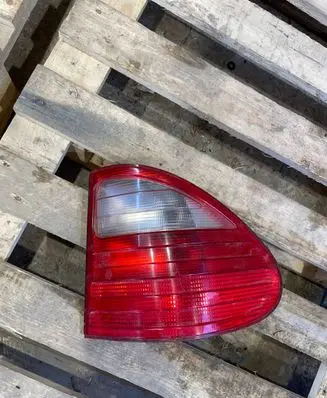 Mercedes-Benz E W210 Rear/tail lights A2108204864 S2501Z029