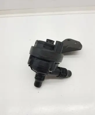 BMW 3 G20 G21 Electric auxiliary coolant/water pump 8840756