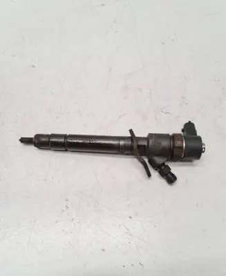 Volvo XC70 Fuel injector 30777526
