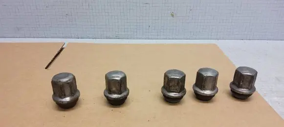 Jeep Grand Cherokee Wheel nut cap/cover 