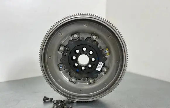 Volkswagen Arteon Shooting Brake Dual mass flywheel 05L105266J