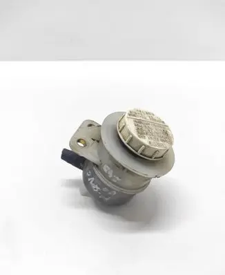 Mitsubishi Space Wagon Brake fluid reservoir 