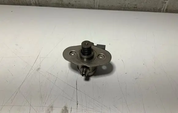 BMW 7 F01 F02 F03 F04 Fuel injection high pressure pump 7599865