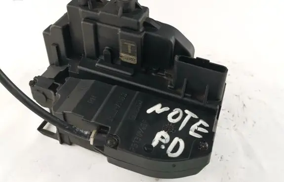 Nissan Note (E11) Front door lock