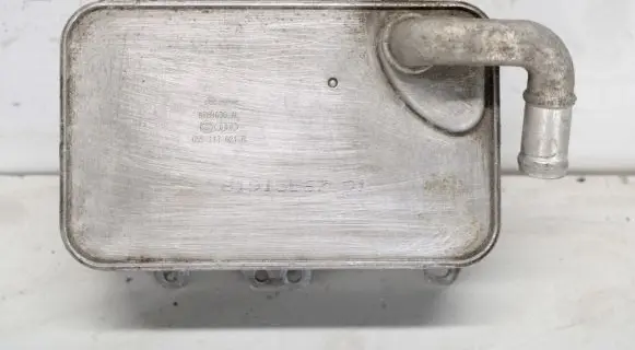 Audi Q7 4L Engine oil radiator 059117021R