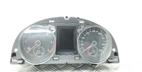 Volkswagen PASSAT B7 Speedometer (instrument cluster) 3AA920970J