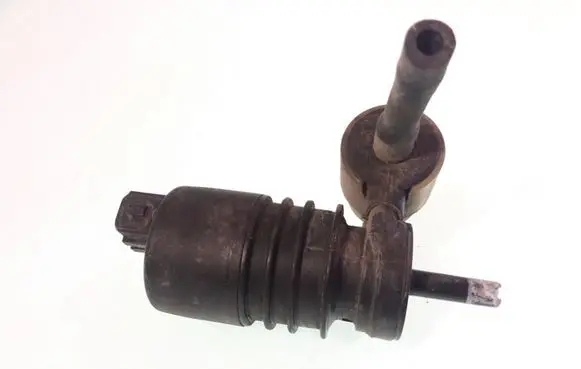 Volkswagen Golf III Windscreen/windshield washer pump