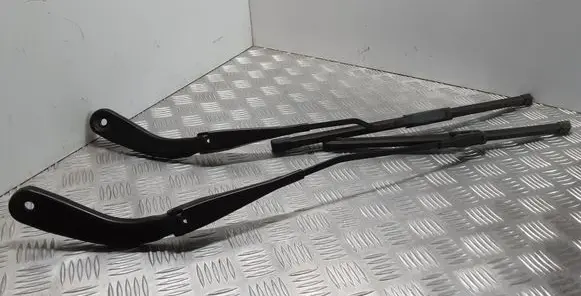 BMW 1 F20 F21 Front wiper blade arm 7239520 7239519