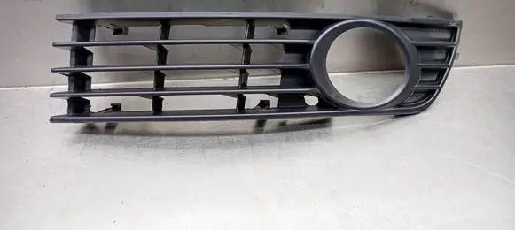 Audi A4 S4 B6 8E 8H Front bumper lower grill 