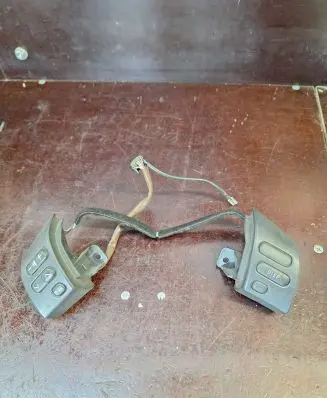Steering wheel buttons/switches