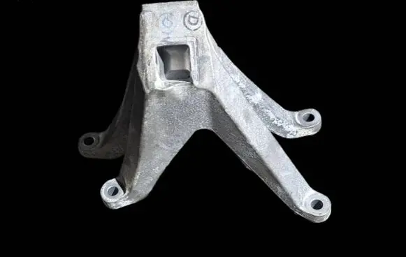 BMW M5 F90 Engine mounting bracket 7853647