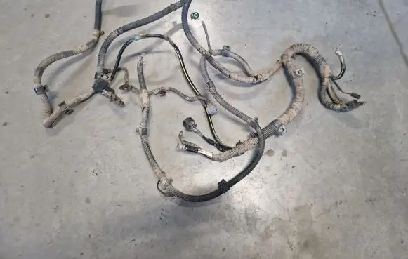 Mitsubishi L200 Positive cable (battery)